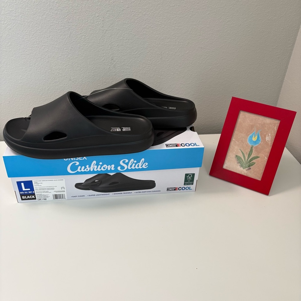 32 DEGREES COOL Cushion Slides Unisex , Black,  L -W9-10/M7-8, NIB